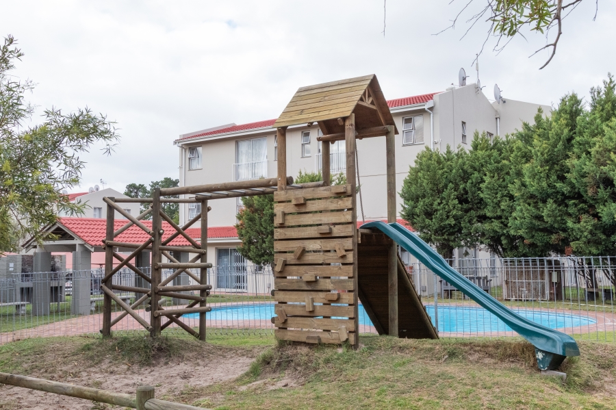 1 Bedroom Property for Sale in Oakglen Western Cape